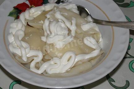 Вареники со сметаной