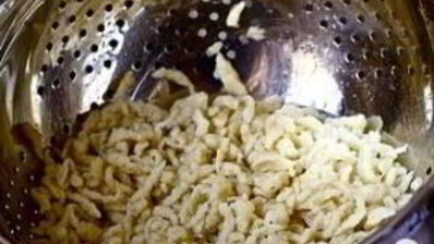 яичная лапша с луком и зеленью