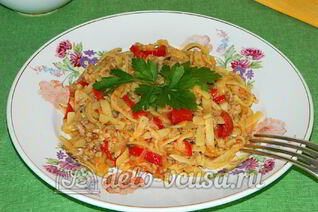 Яичная лапша с мясом и овощами