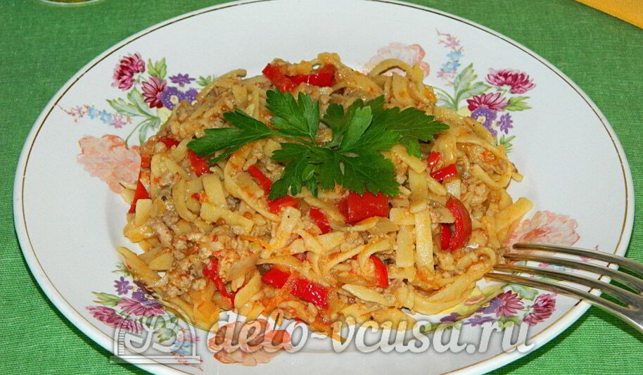 Рецепт яичной лапши с мясом и овощами