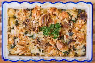 Запеченые ньокки с копченым окороком и цукини под сырным соусом