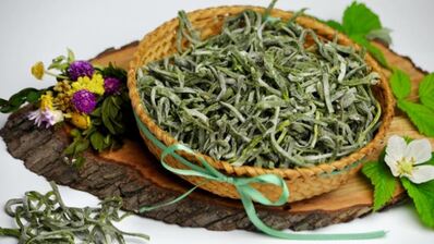 зеленая домашняя лапша с крапивой