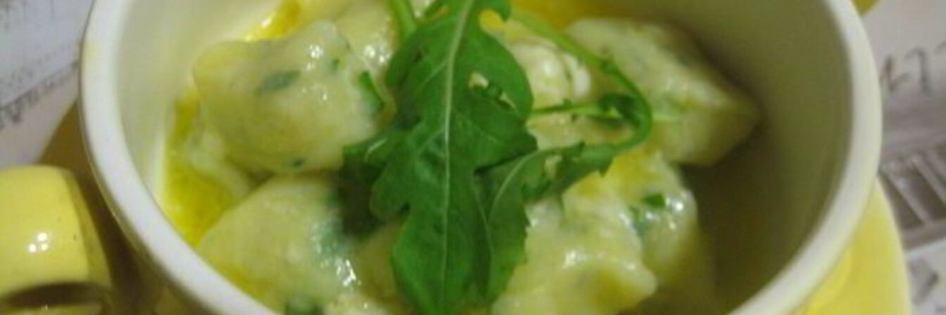 Зеленые ньокки с руколой и масляным соусом