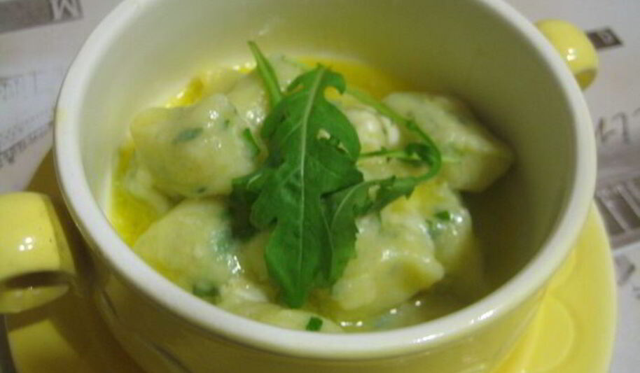 Рецепт зеленых ньокков с руколой и масляным соусом