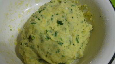 зеленые ньокки с руколой и масляным соусом