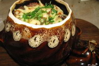 Вкусное жаркое в горшочках