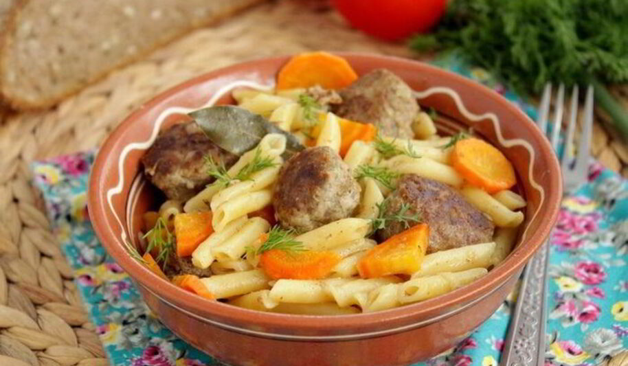 Рецепт жаркого с фрикадельками и макаронами