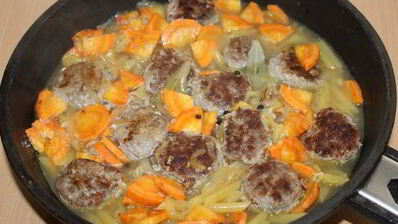 жаркое с фрикадельками и макаронами