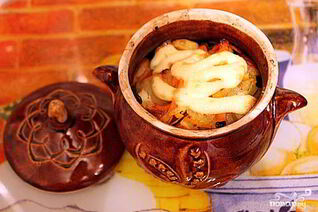 Жаркое с грибами в горшочках