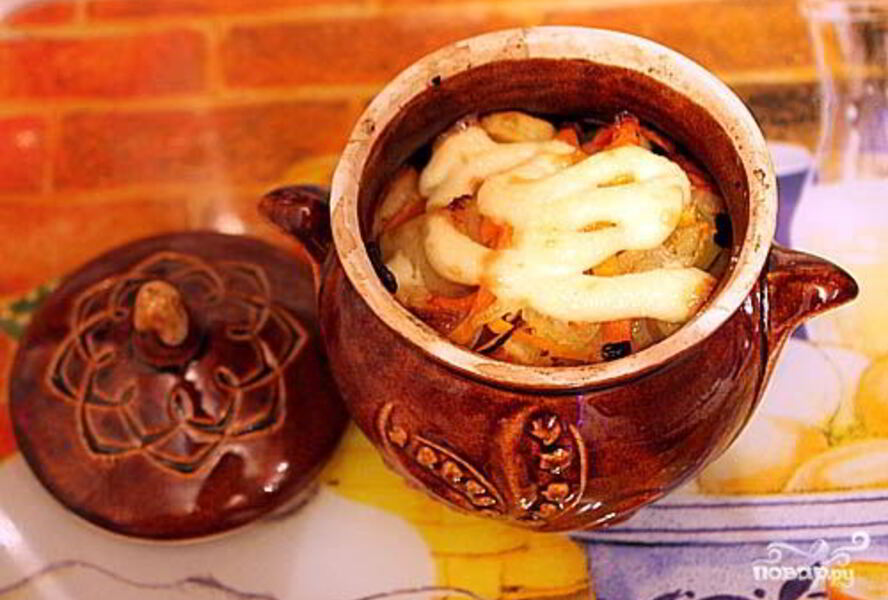 Жаркое с грибами в горшочках