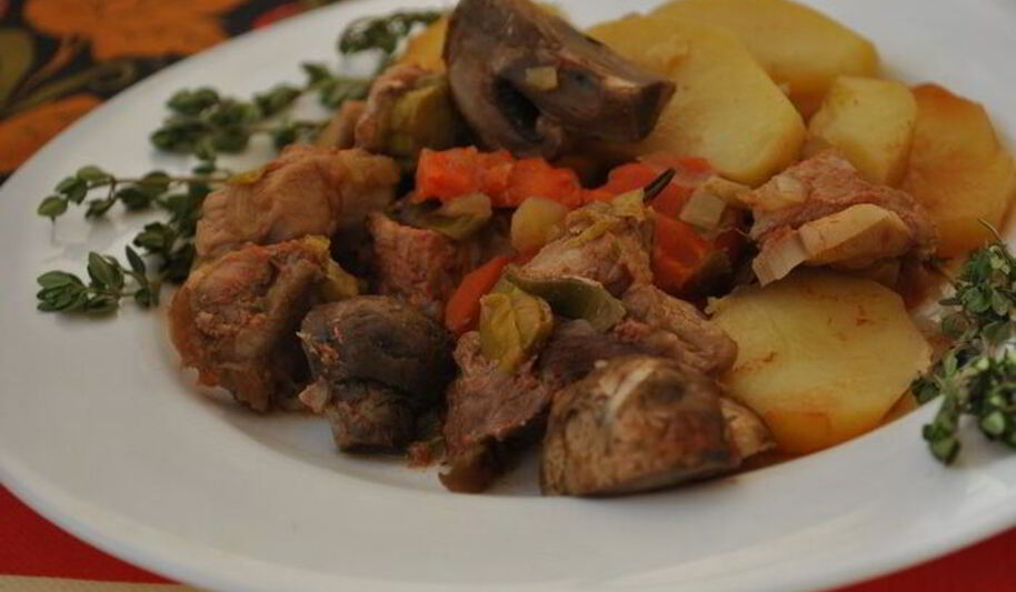 Рецепт жаркого с мясом и картофелем по-новому