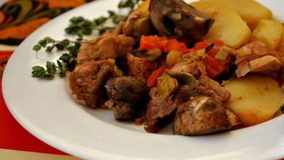 жаркое с мясом и картофелем по-новому