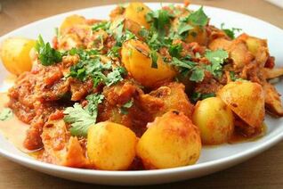 Жаркое с овощами и курицей по-домашнему