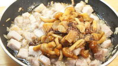 жаркое с стручковой фасолью и опятами