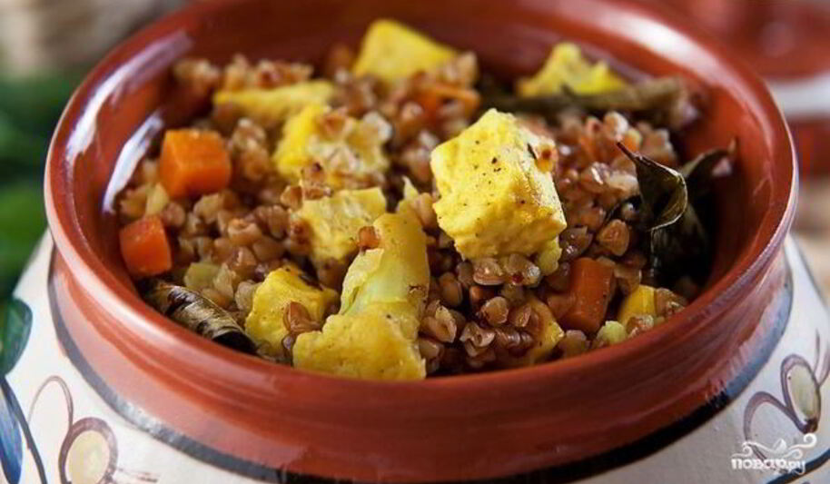 Рецепт гречки с овощами и сыром в горшочке