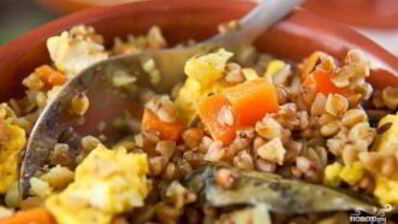 гречка с овощами и сыром в горшочке