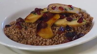 гречневая каша с фруктовой заправкой