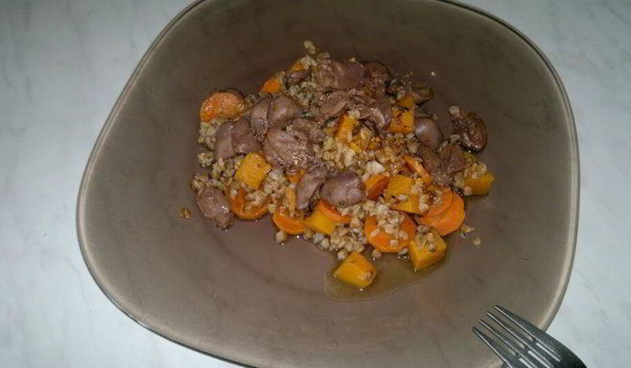 Рецепт гречневой каши с тыквой, морковью и сердцем кролика