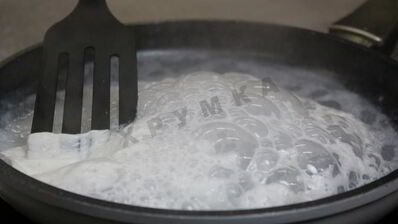 гурьевская каша с арахисом, бананами, киви и сухофруктами