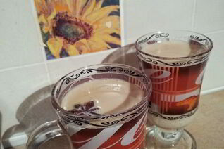 Чай с молоком и специями