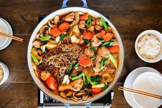 Горячая фунчоза с курицей