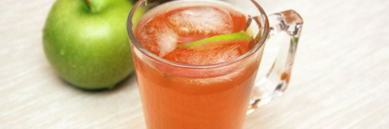 Холодный чай с мятой и яблоком