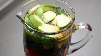 холодный чай с мятой и яблоком