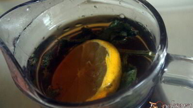 холодный чай с мятой, имбирем и лимоном