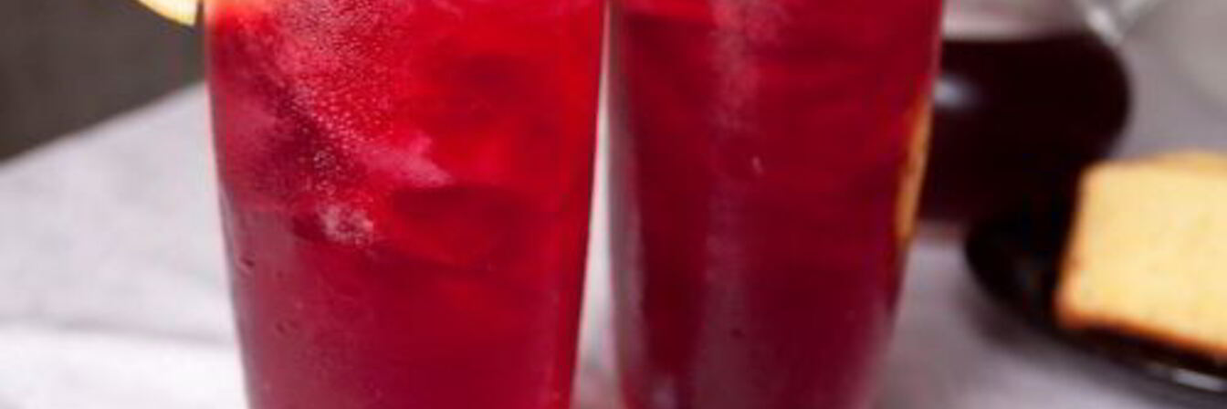 Холодный красный чай с имбирем