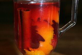 Вишневый чай с медом, апельсиновой цедрой и пряностями