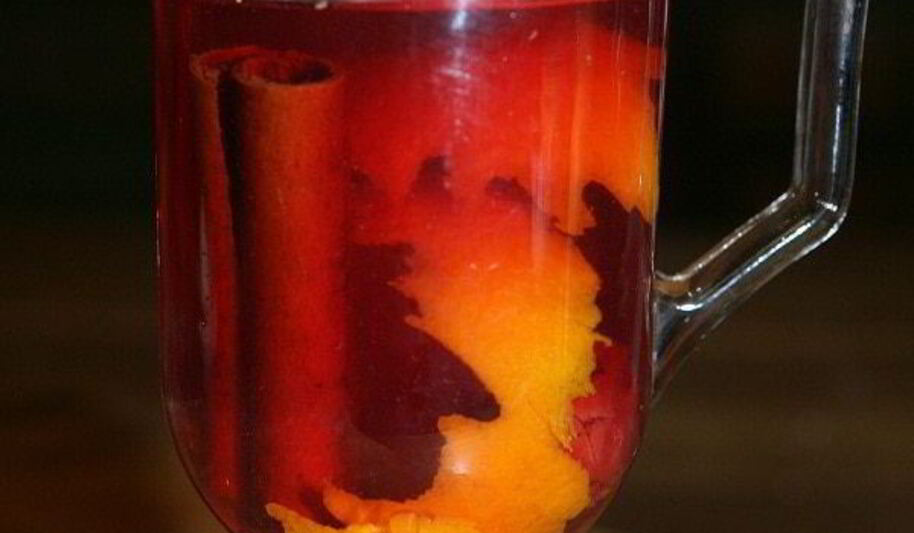 Рецепт вишневого чая с медом, апельсиновой цедрой и пряностями