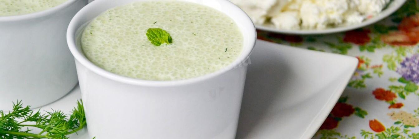 Диетический коктейль с огурцами и зеленью