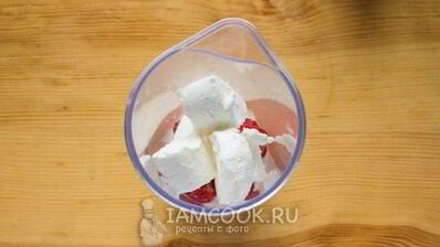 фруктовый коктейль с мороженым