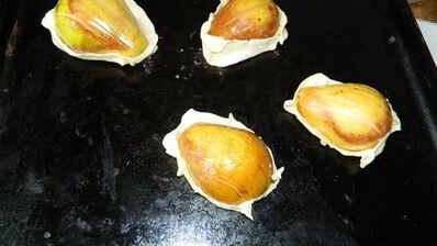 корзинки с грушами и апельсиновым сиропом