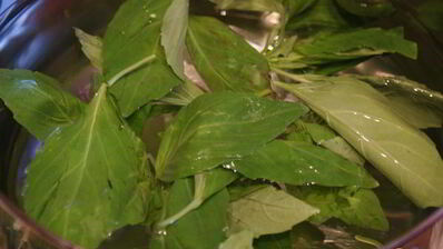 малиновый напиток с лимоном и базиликом