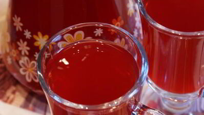 малиновый напиток с лимоном и базиликом