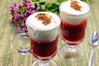 Брусничный смузи со сливками