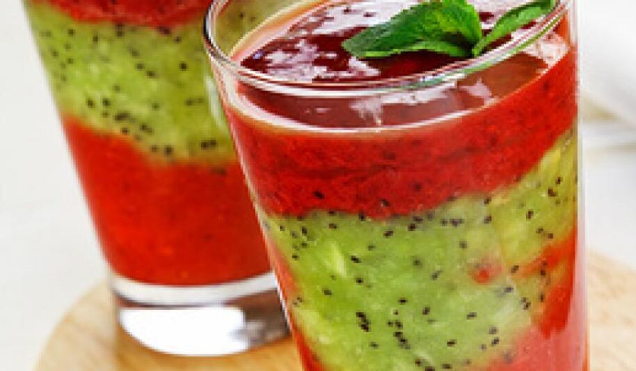 Рецепт смузей из клубники, малины и киви с медом