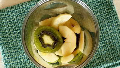 смузи с бананом, киви и грушей