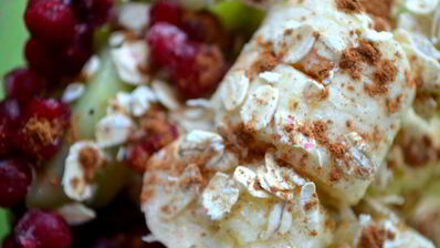 смузи с киви, бананом и брусникой