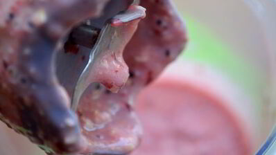 смузи с киви, бананом и брусникой