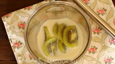 смузи с киви, бананом и молоком