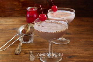 Смузи с творогом, вишней и какао