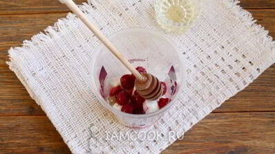 смузи с творогом, вишней и какао