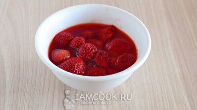 смузи с замороженной клубникой