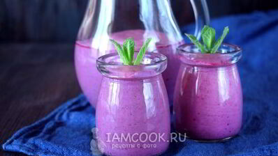 творожный смузи с черникой и простоквашей