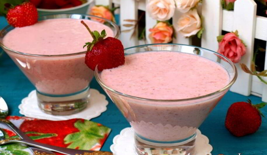 Рецепт творожного смузи с клубникой и бананом