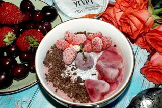 Вишневый смузи-боул с чиа