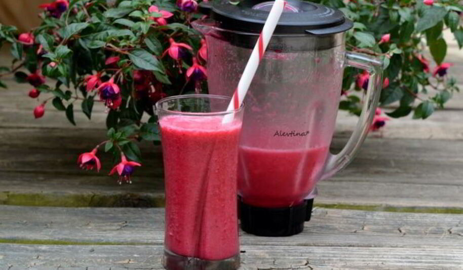 Рецепт взрывного ягодно-свекольного смузи