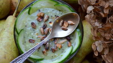 зеленый смузи с киви и огурцом